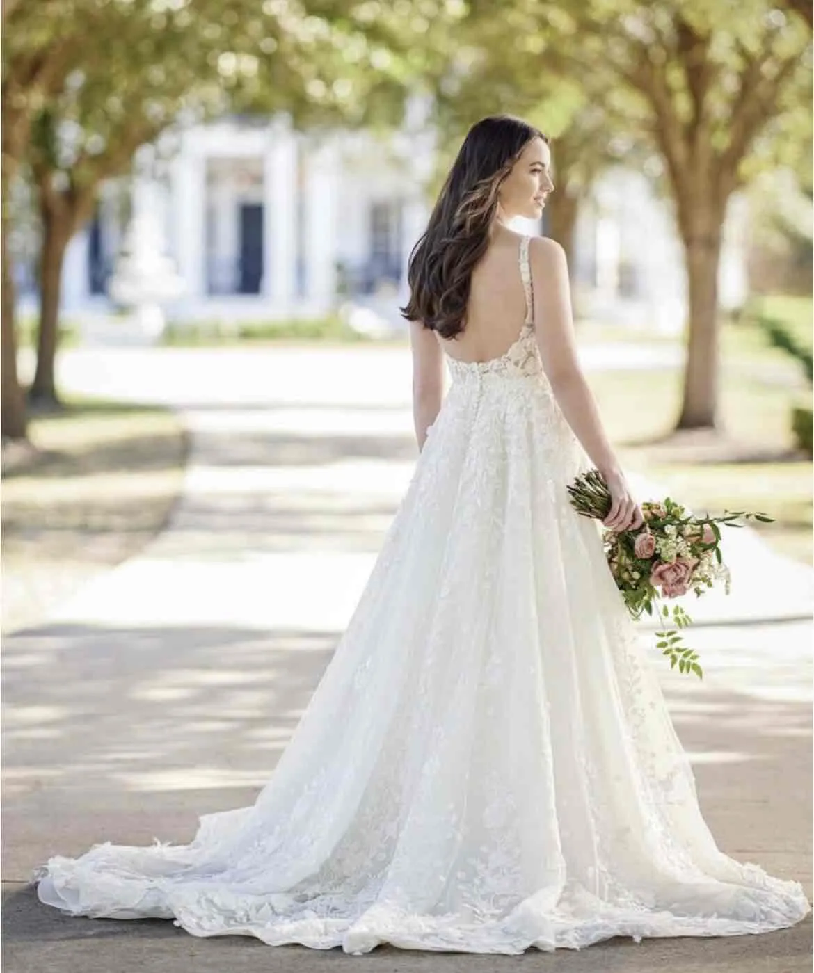 Gorgeous Ball Gown Scoop Neck Open Back Lace Wedding Dresses